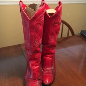 Beautiful red cowboy boots - women’s size 6